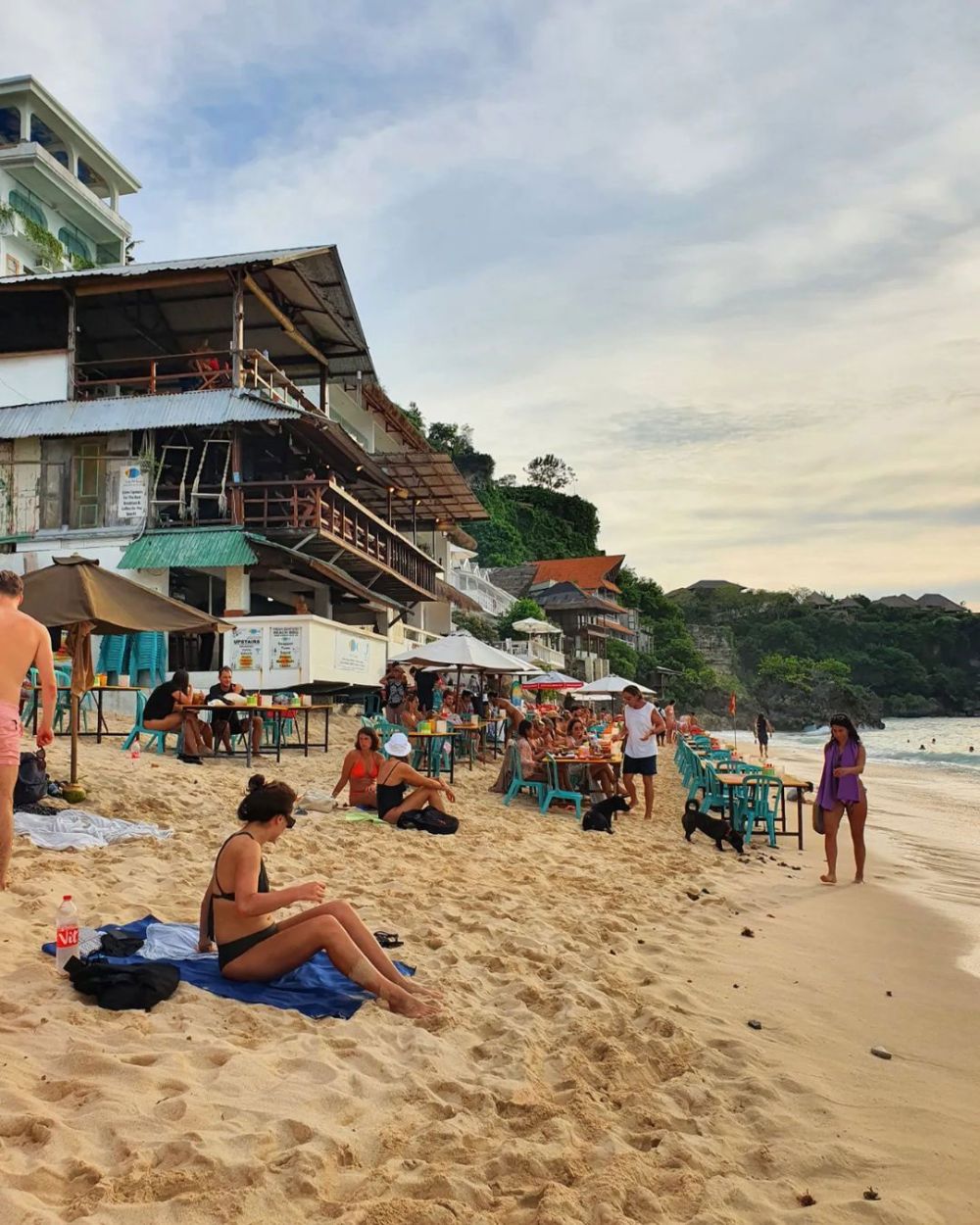 7 Pantai Pasir Putih di Bali Selatan Selain Nusa Dua