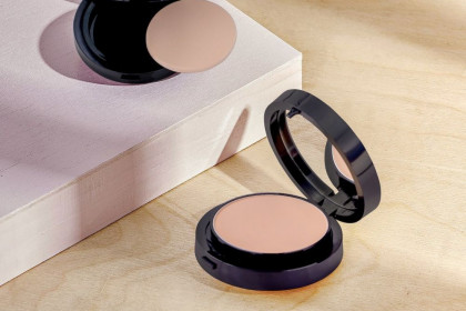 5 Cream Foundation Bentuk Compact, Bisa Touch Up tanpa Ribet