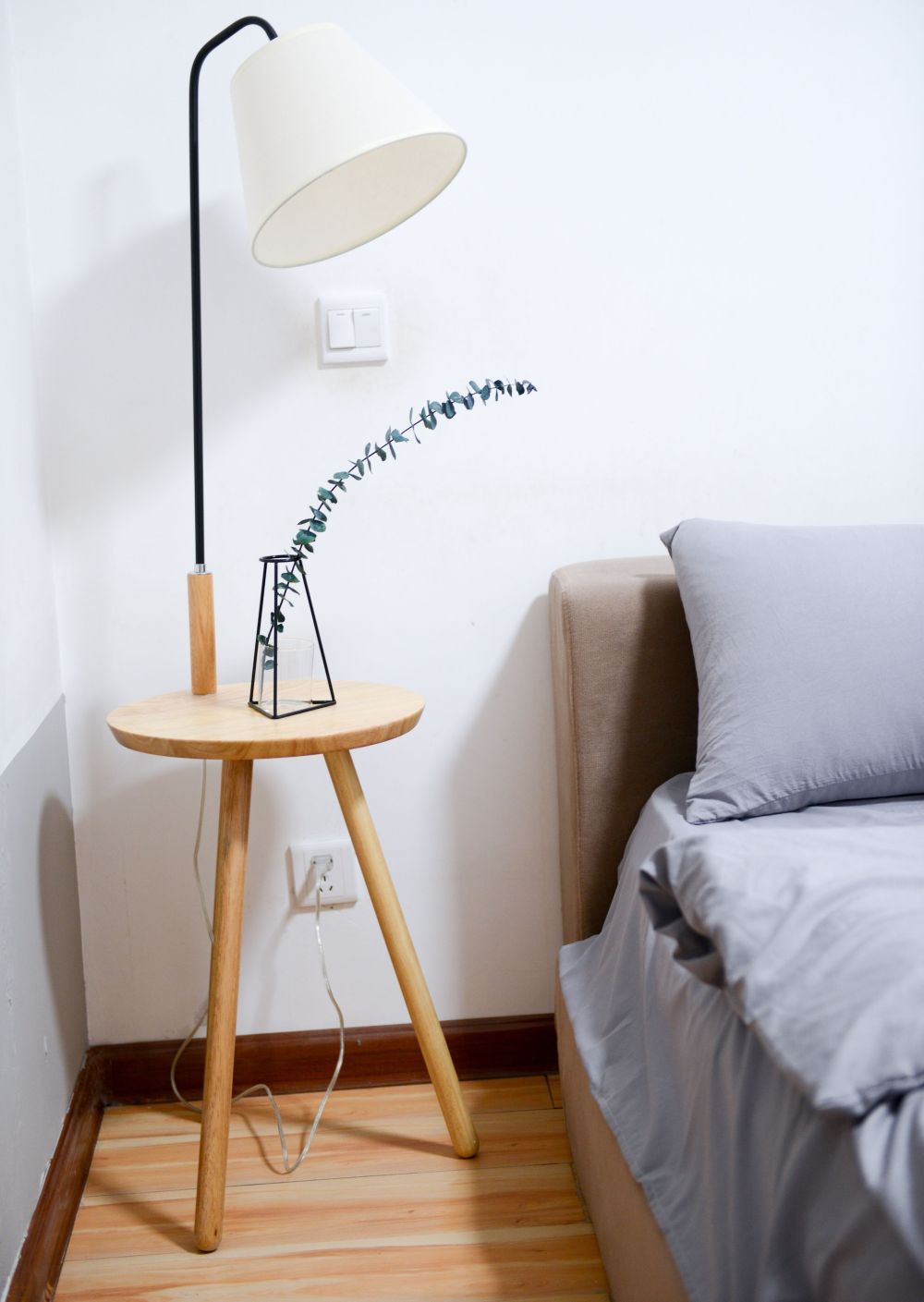 15 Rekomendasi Lampu Meja, Membuat Ruangan Terlihat Lebih Estetik