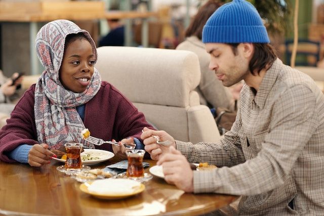 5 Tips Aman Berhubungan Suami Istri di Bulan Ramadan