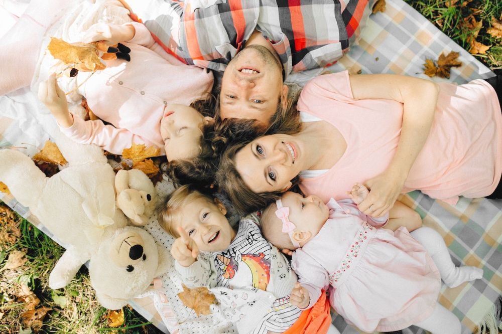 Menjaga Kehangatan Keluarga, Ini 5 Zodiak Paling Family Oriented