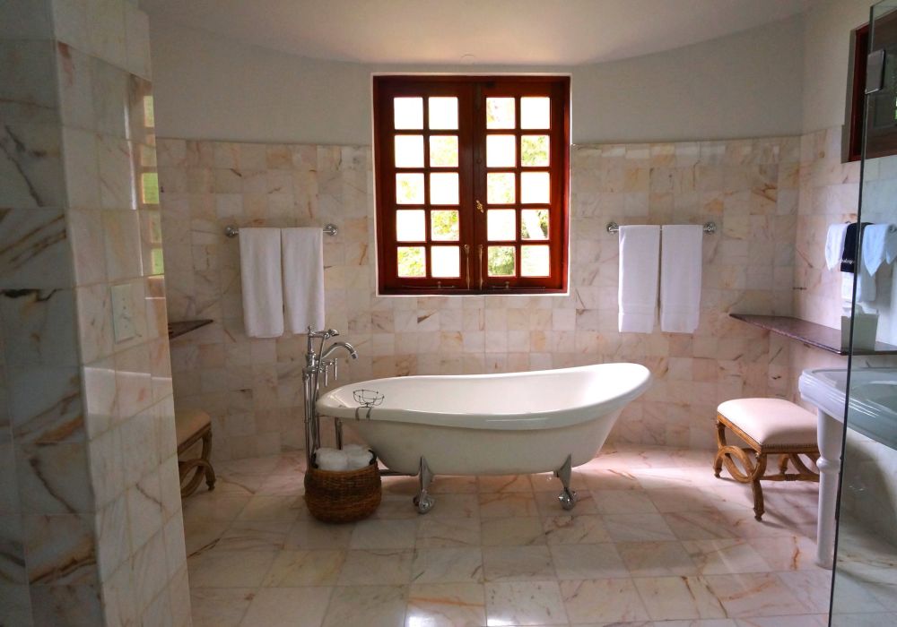 5 Desain Bathup Mandi yang Nyaman
