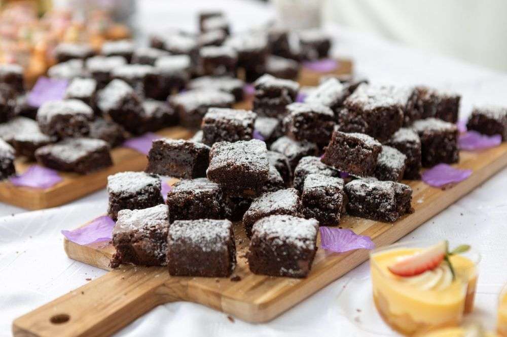 Resep Brownies Choco Chips, Camilan Yang Nyoklat Banget!