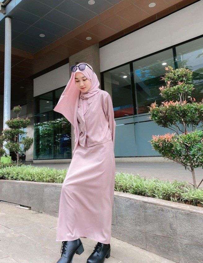 Inspirasi Ootd Hijab Nuansa Peach Ala Adira Sahara Kalem