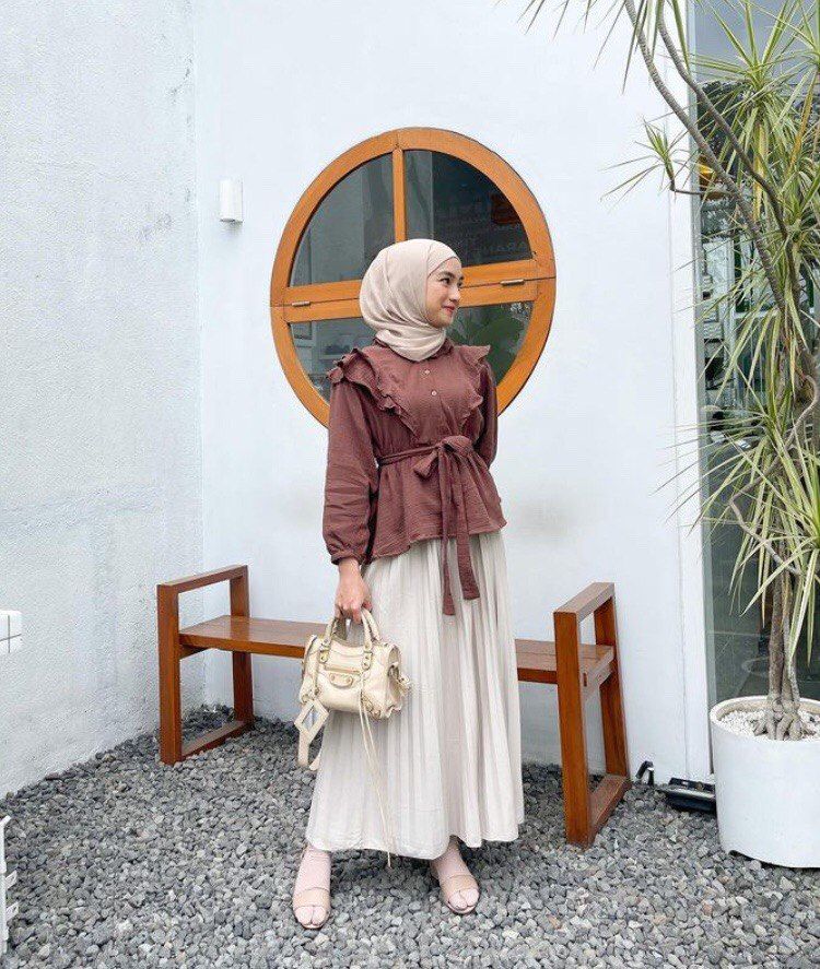 11 Inspirasi OOTD Bukber yang Catchy ala Olivia Finda, Manis Anggun