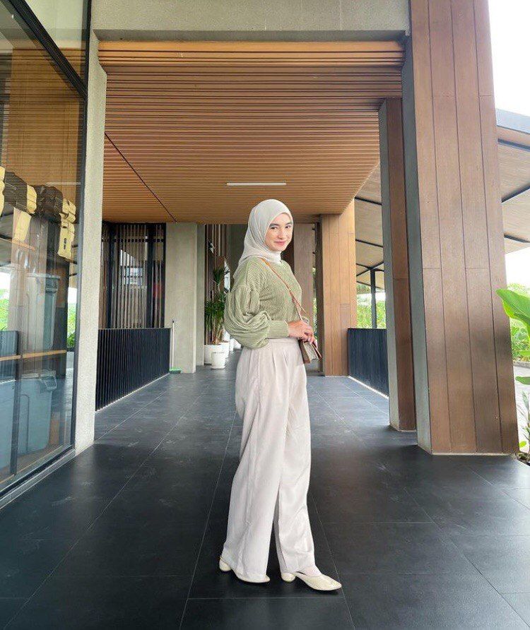 11 Inspirasi OOTD Bukber yang Catchy ala Olivia Finda, Manis Anggun