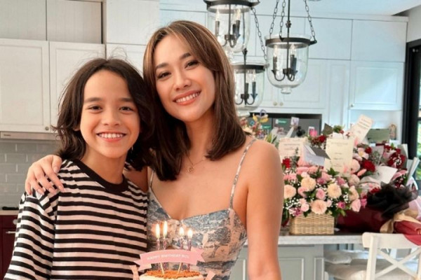 10 Potret Bunga Citra Lestari Rayakan Ultah Ke-40 sama Noah di Rumah