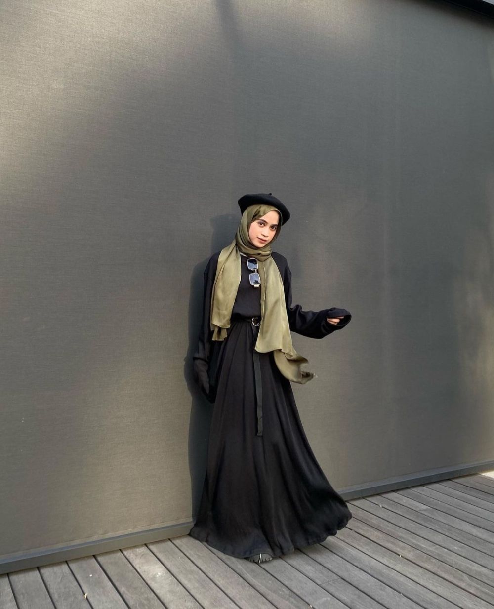 10 Style Dress Hitam ala Aisyah Ibrahim, Mulai Tugas Hingga Kondangan