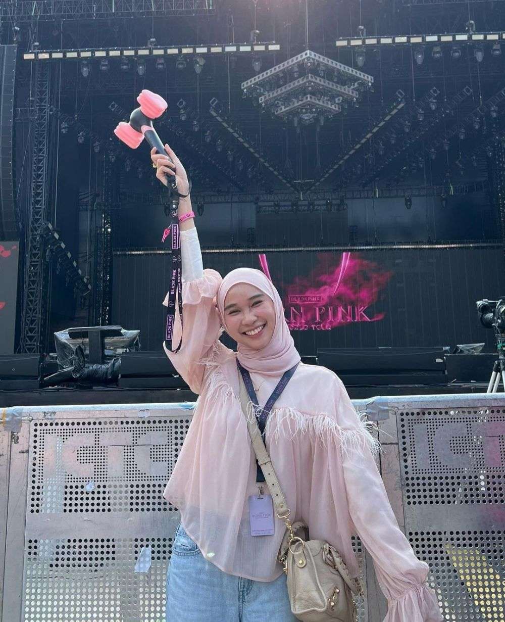 Outfit Selebgram Hijabers Saat Nonton Konser BLACKPINK