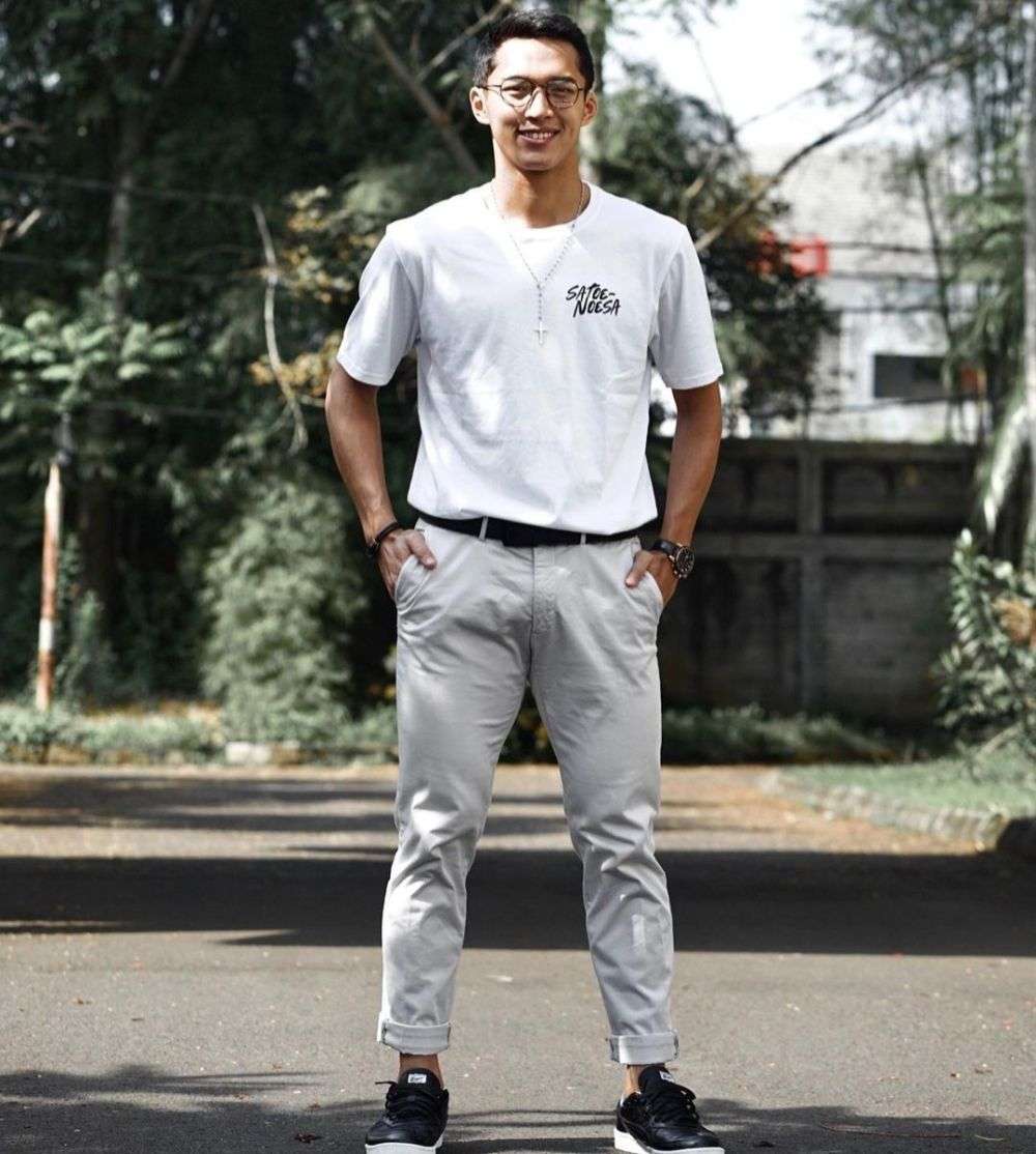 9 Ide Outfit Monokrom Ala Jonatan Christie Atlet Stylish 7258