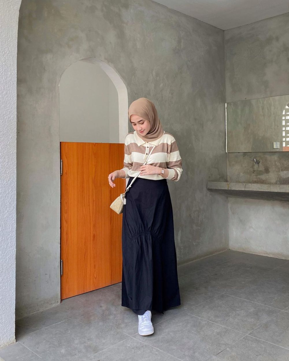 9 Padu Padan Rok ala Kirana Salsabila, OOTD Hijab Hadiri Bukber