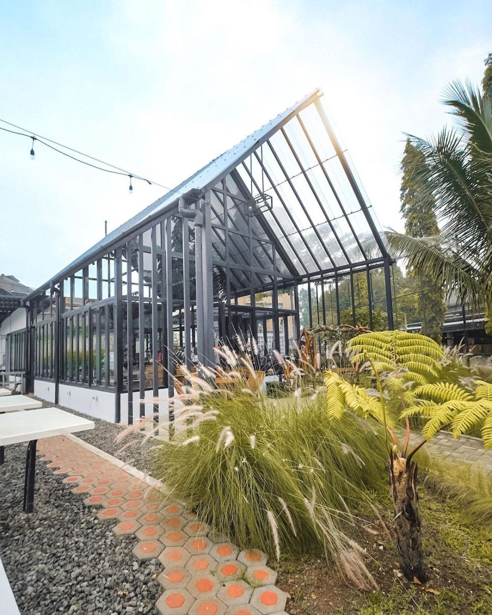 5 Kafe Bandung dengan Garden Space yang Luas