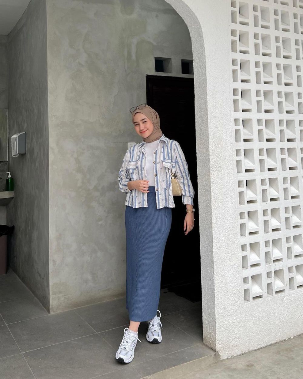 9 Padu Padan Rok ala Kirana Salsabila, OOTD Hijab Hadiri Bukber
