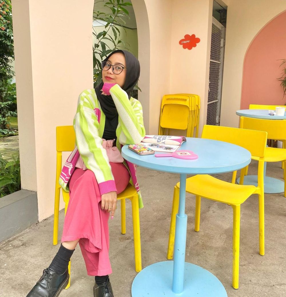 10 Inspirasi OOTD Cewek Kue ala Nayla Jasmine yang Colorful Banget!