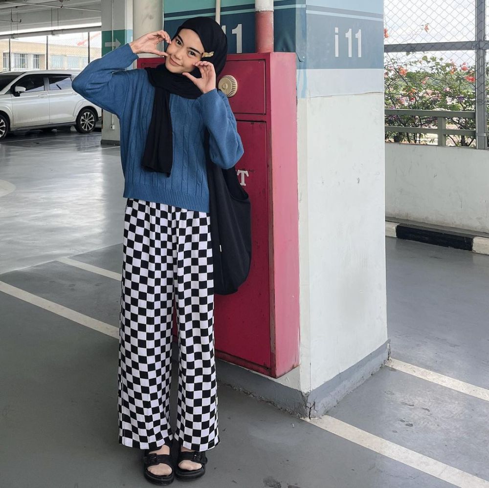 9 Ide OOTD Hijabers Gaya Milenial ala Refina Habilia, Wajib Punya