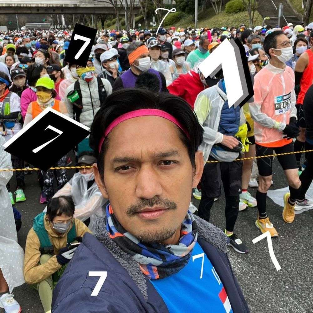 9 Potret Ibnu Jamil Ikut Tokyo Marathon Didukung Istri