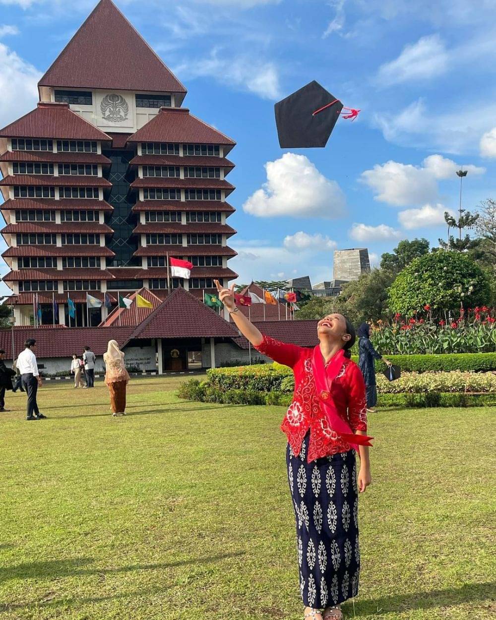 Momen Wisuda Amel Carla Di UI, Resmi Raih Gelar Sarjana