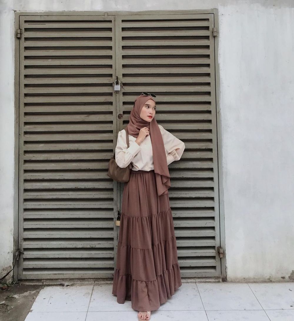 11 Ide Outfit Ngabuburit Pakai Ruffle Skirt, Curi Atensi Publik!