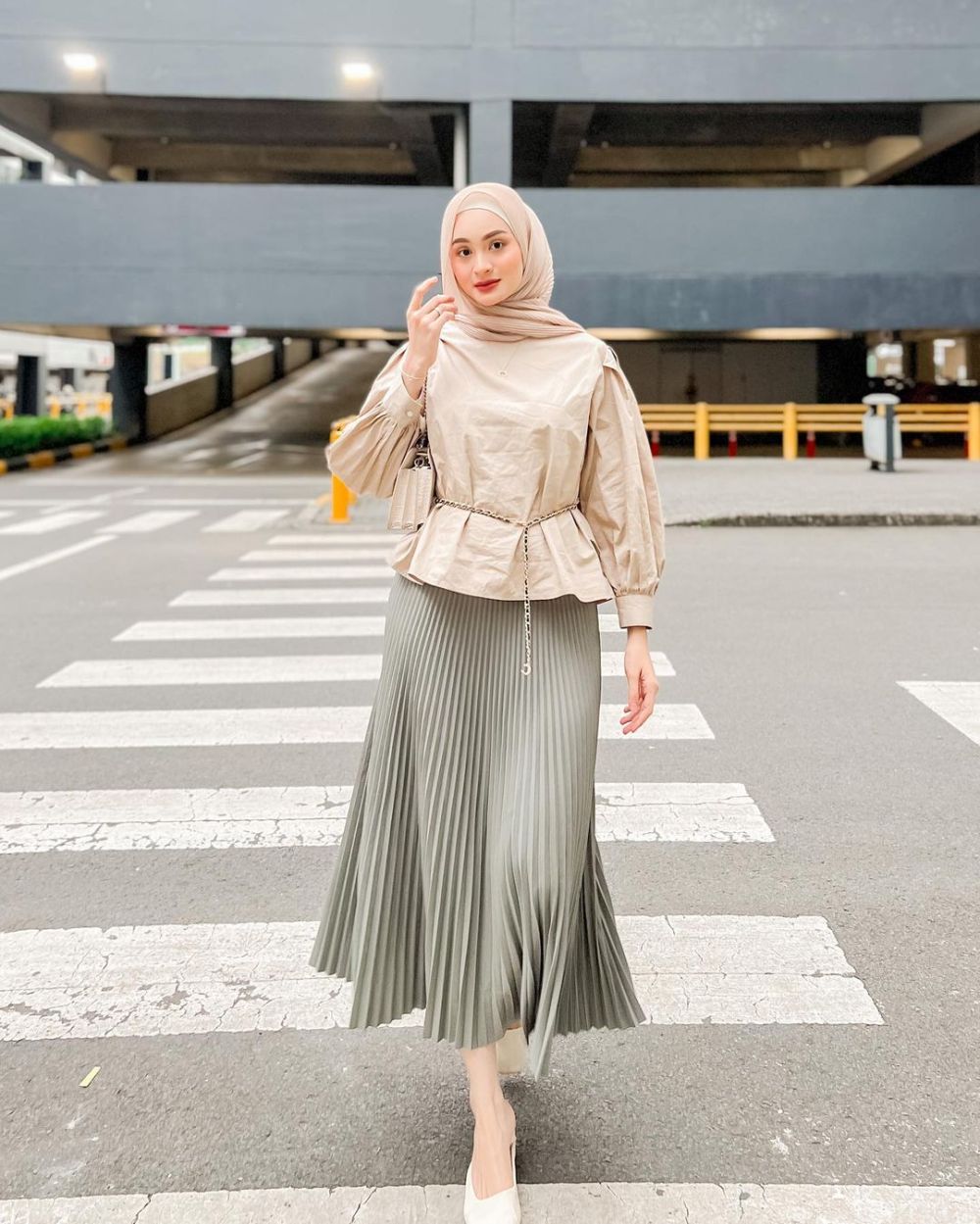 11 Referensi OOTD Hijab Dengan Rok Plisket Untuk Berbuka