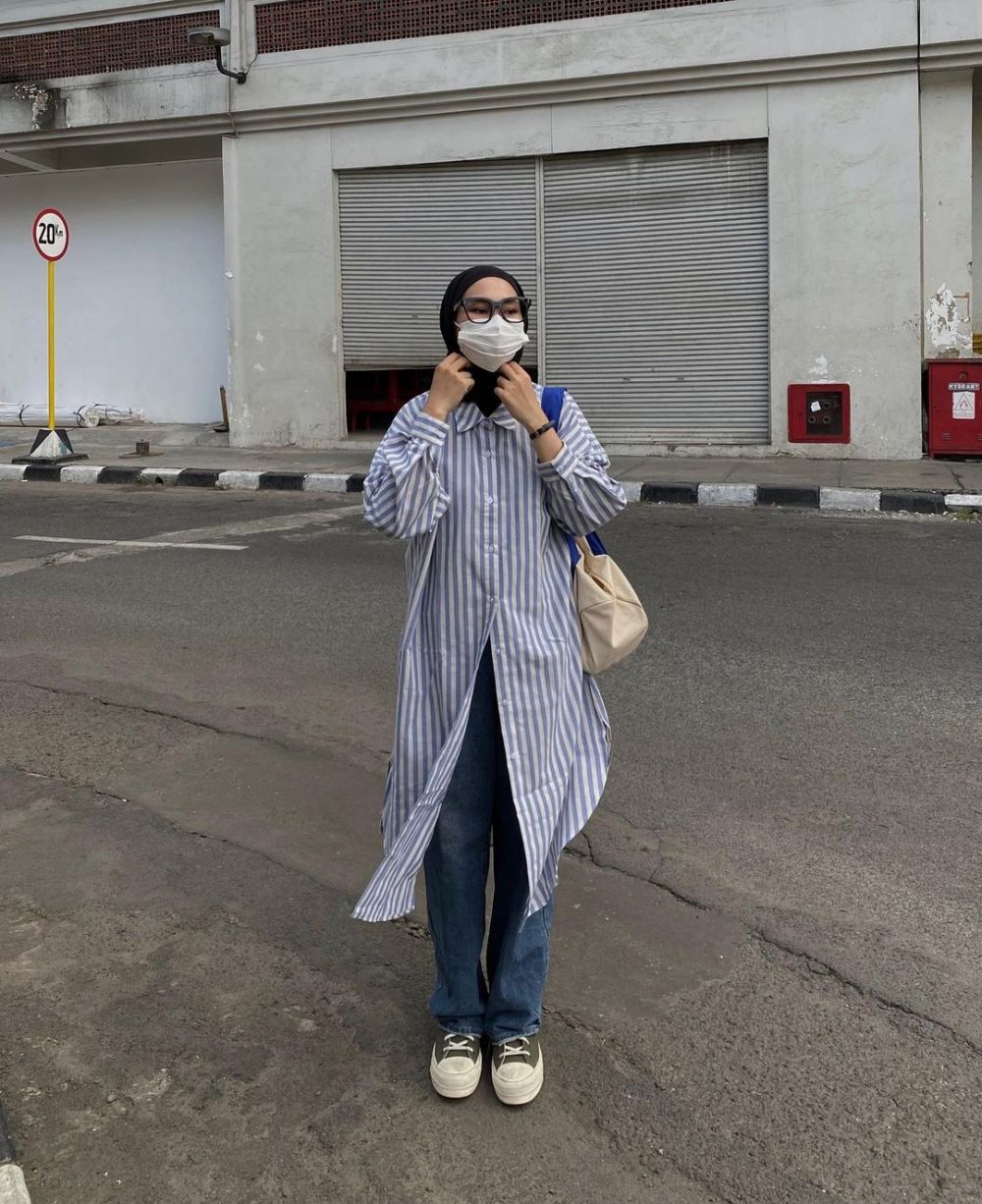 10 OOTD Bukber ala Fitri Hasiani yang Bikin Penampilan Makin On Point