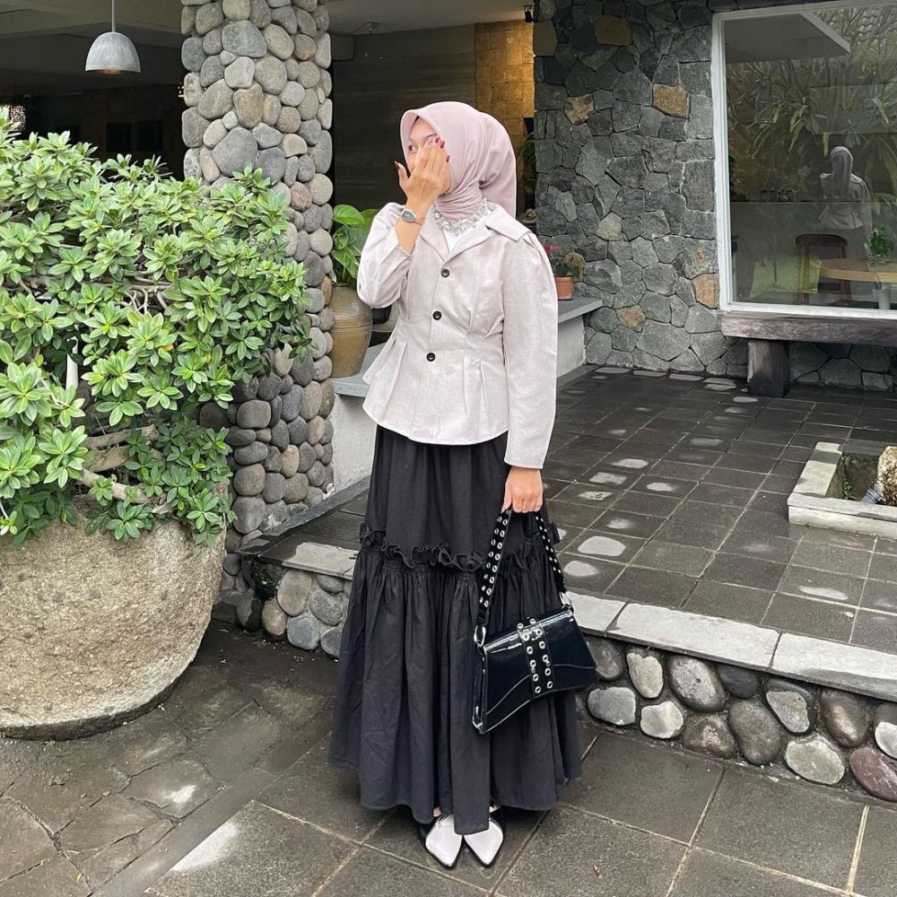 11 Ide Outfit Ngabuburit Pakai Ruffle Skirt, Curi Atensi Publik!