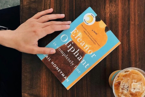 5 Alasan Harus Baca Novel 'Eleanor Oliphant is Completely Fine'