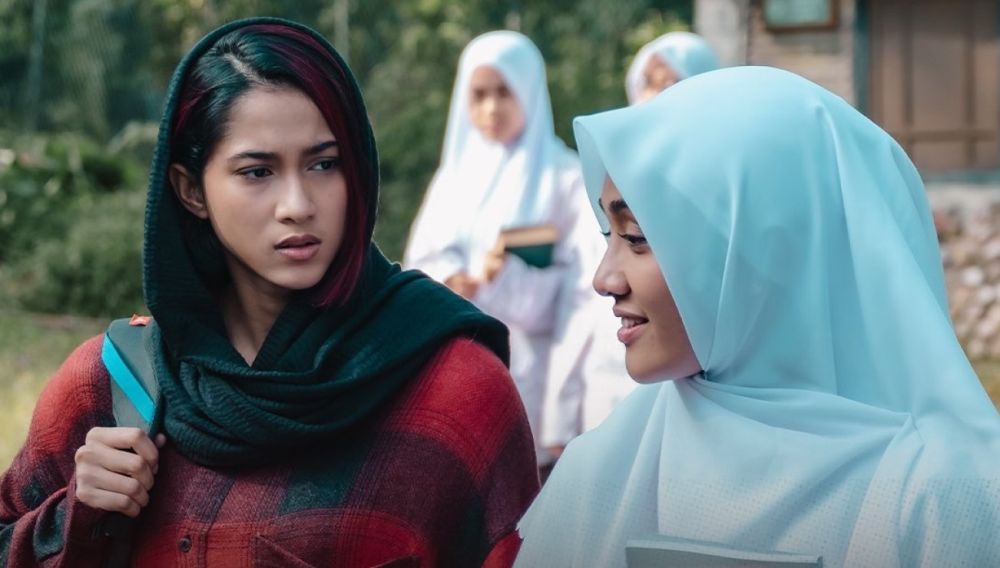 11 Perempuan Memutuskan Berhijrah di Film dan Series Indonesia