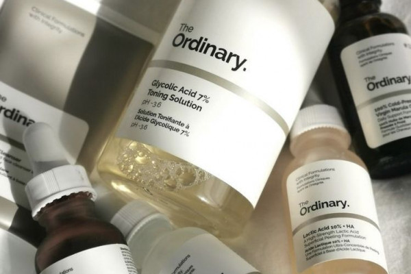 7 Rekomedasi One Set Skincare, Bikin Wajah Tampak Glowing dan Sehat