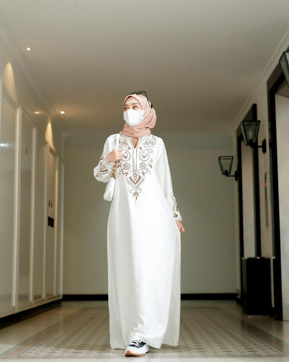 9 Inspirasi Long Dress untuk Lebaran ala Nabilah Lutfiah, Pretty!