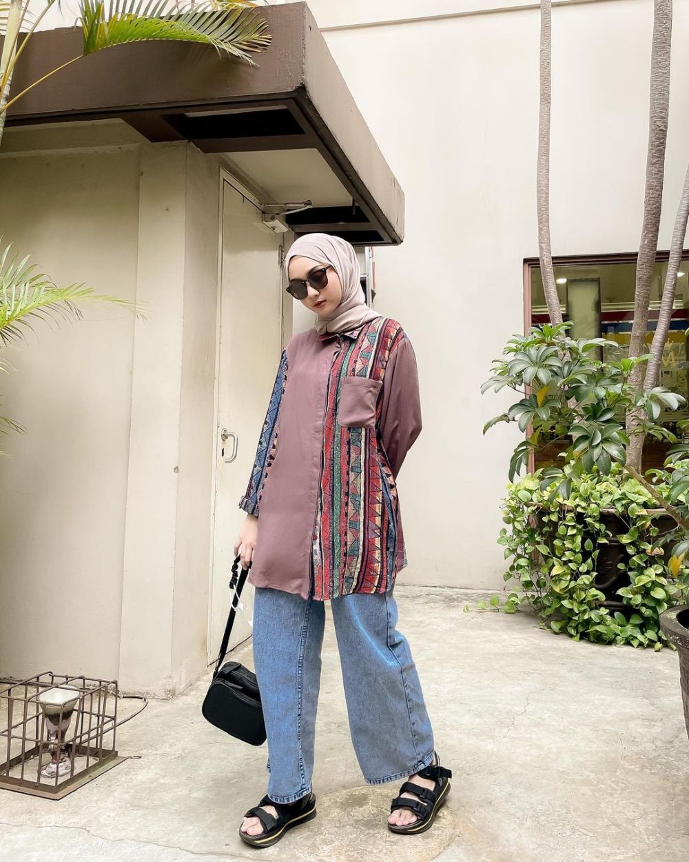 9 Inspirasi OOTD Hijab Colorful ala Nabilah Lutfiah, Fresh dan Catchy