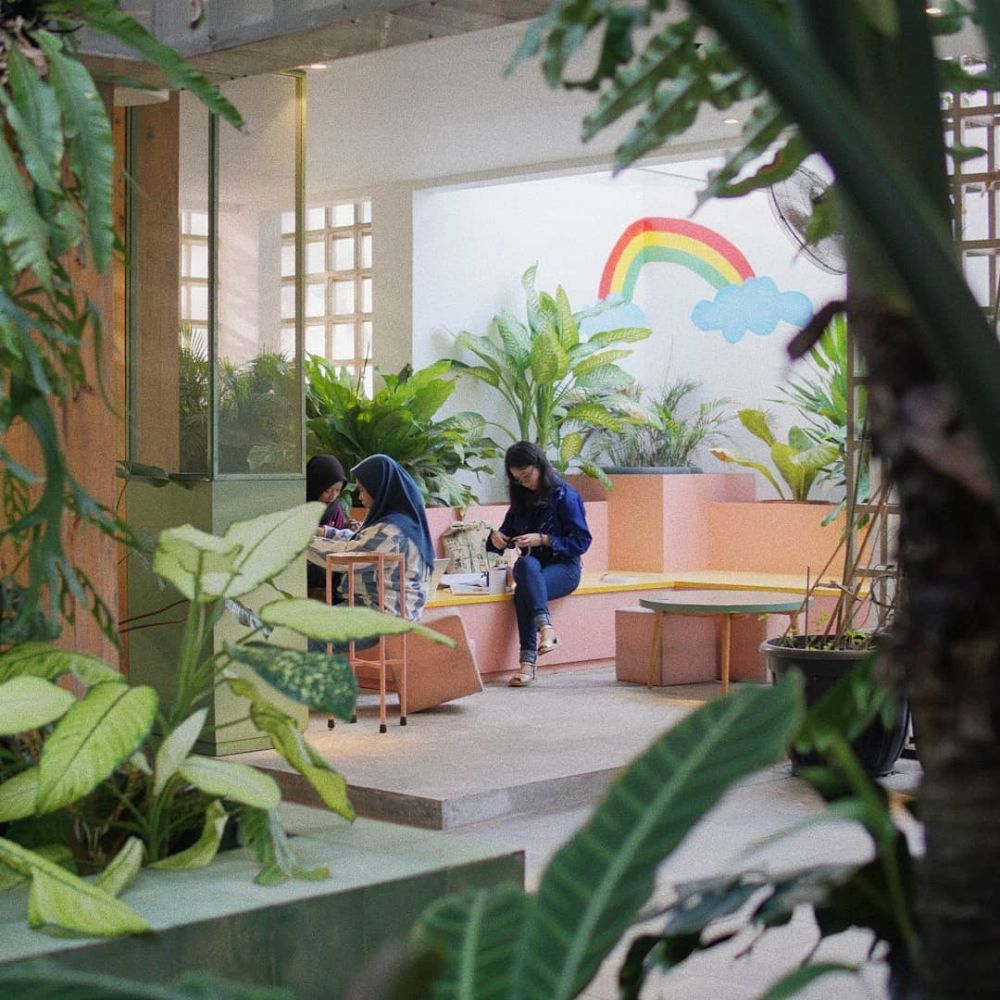 10 Kafe Unik di Surabaya dengan Konsep Vintage hingga Indoor Garden