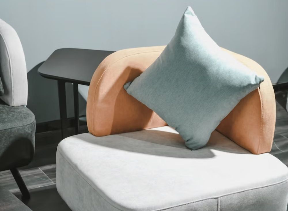 5 Tips Memilih Bantal Sofa yang Tepat untuk Rumah