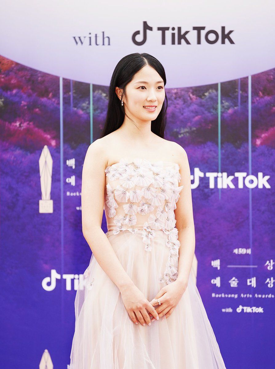 14 Aktris Korea Di Baeksang Arts Awards 2023, Bak Dewi!