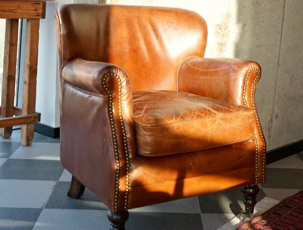 5 Tips Membersihkan Sofa Kulit agar Terlihat Baru, Mudah!