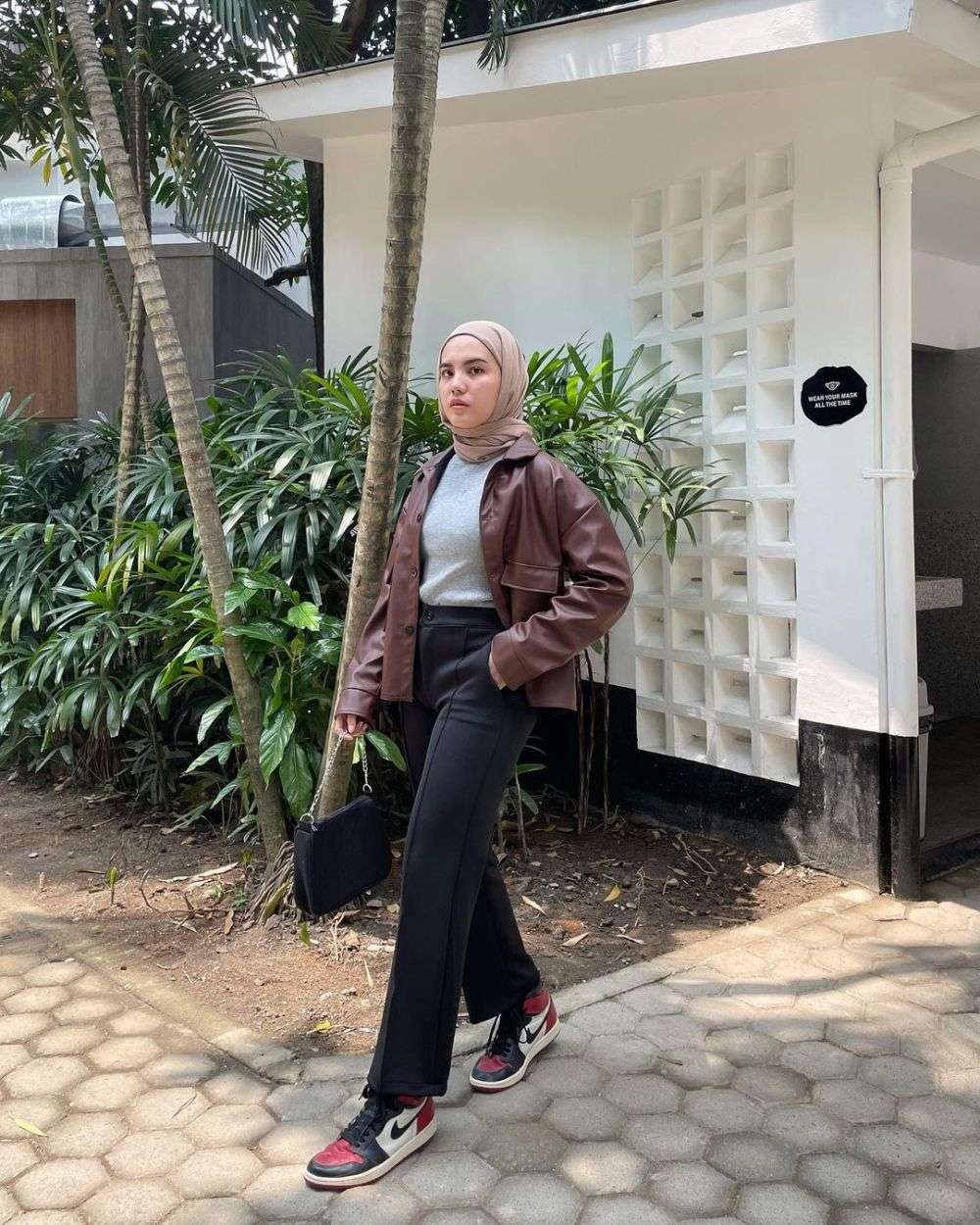 9 Ootd Hijab Nuansa Cokelat Ala Via Zulviani Look Warm 2871