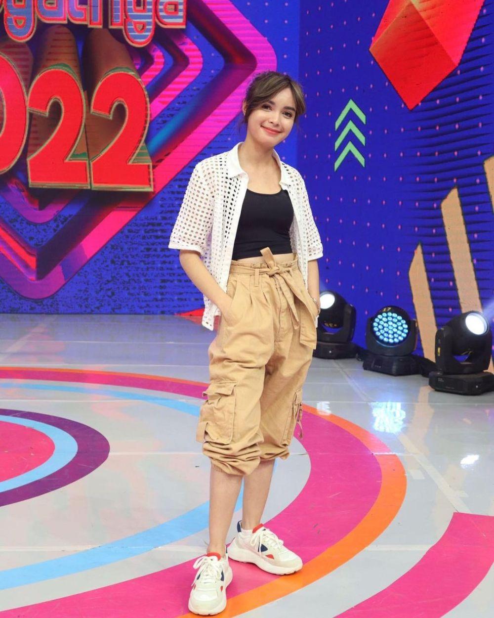 9 Ide Outfit Kasual Claudia Andhara Gayanya Catchy