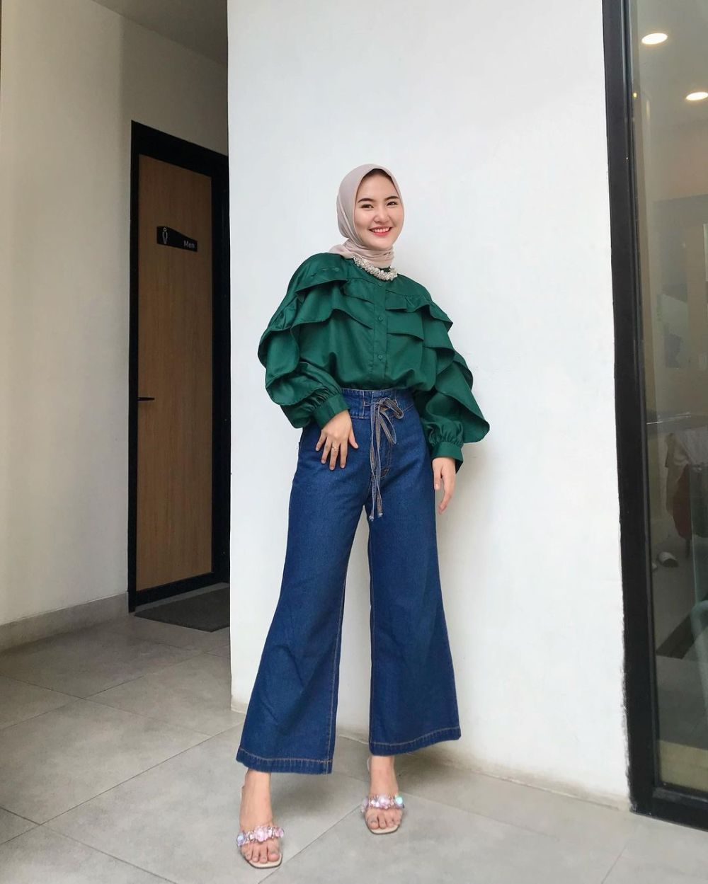 9 Ide Mix and Match Celana Jeans ala Intan Ghazella, Stylish Abis!