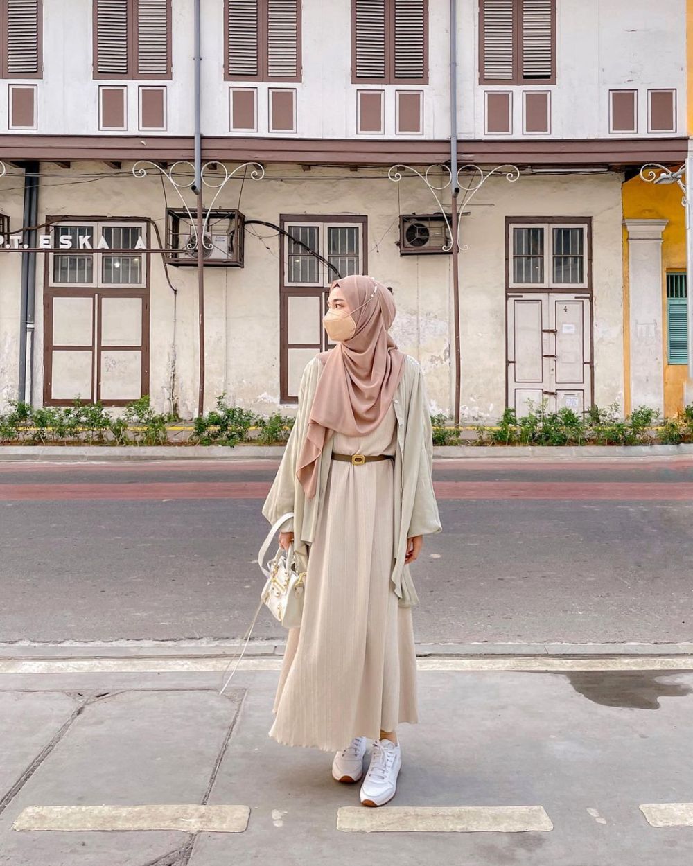 9 Inspirasi Dress untuk Traveling ala Selebgram Richa Etika Ulhaq