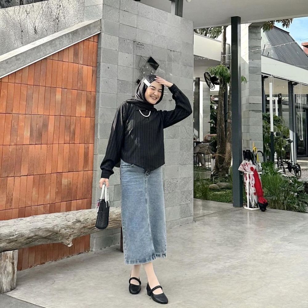 11 Ide Comfy Outfit Hijab untuk Ngabuburit ala Jihan Rifa, Modis!