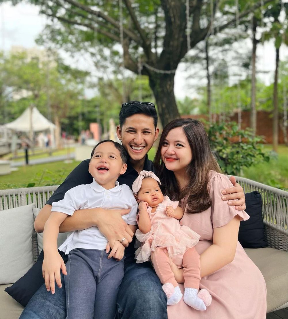 9 Pasangan Artis Punya 2 Anak Balita, Family Goals!