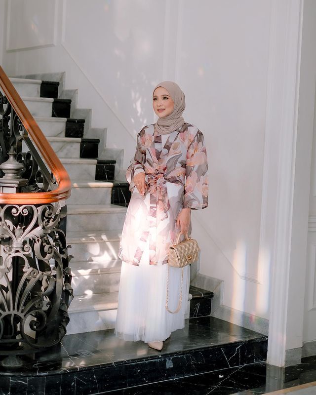 9 Ide Padu Padan Rok Untuk Outfit Lebaran Ala Ussiy Fauziah, Elegan!
