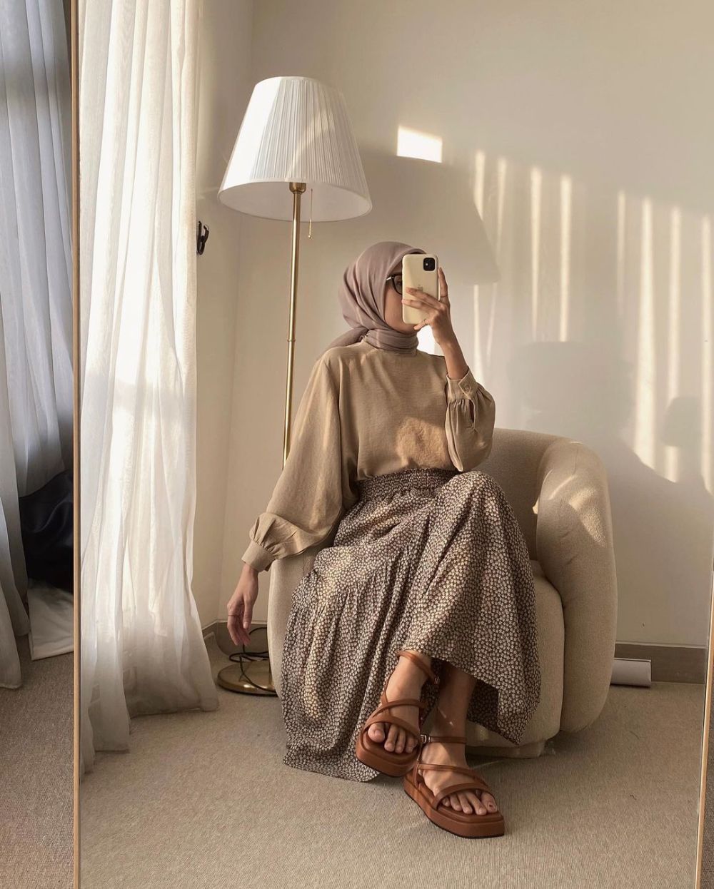 10 Styling Iftar Outfit Nuansa Warna Netral, Minimalis nan Trendi!