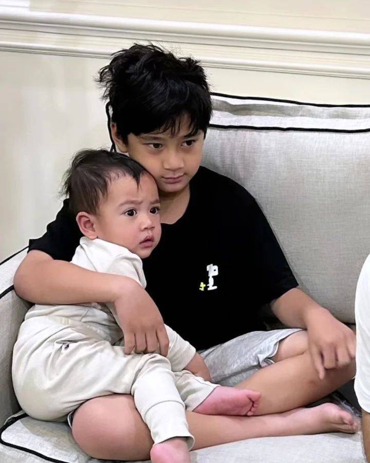 9 Potret Manis Rafathar Dan Rayyanza Saat Sahur