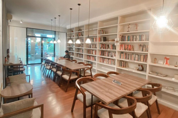 5 Tempat Ngopi di Jogja yang Memanjakan Pencinta Buku