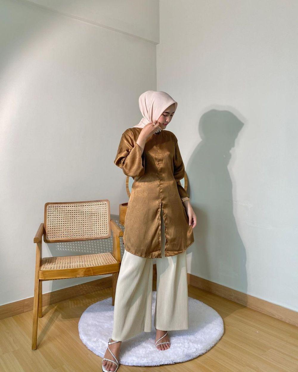 9 Inspirasi Outfit Earth Tone Ala Intan Ghazella Bikin Adem 3556