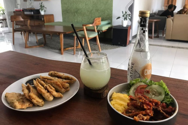 Berbuka Puasa di Nostalgic, Kafe yang Nyaman dan Asyik di Mataram