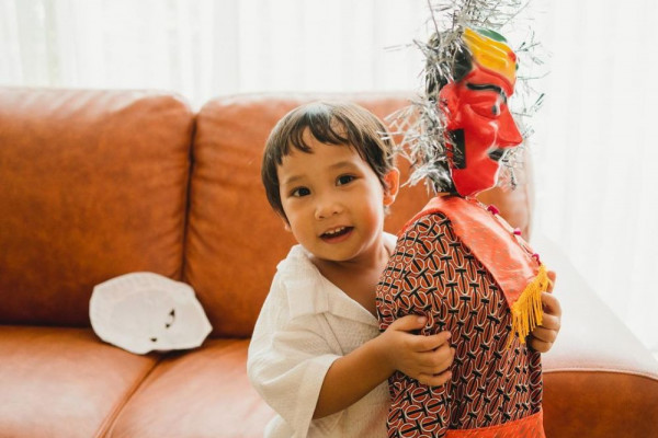 10 Potret Tabi, Anak Andien yang Suka Mengoleksi Ondel-Ondel