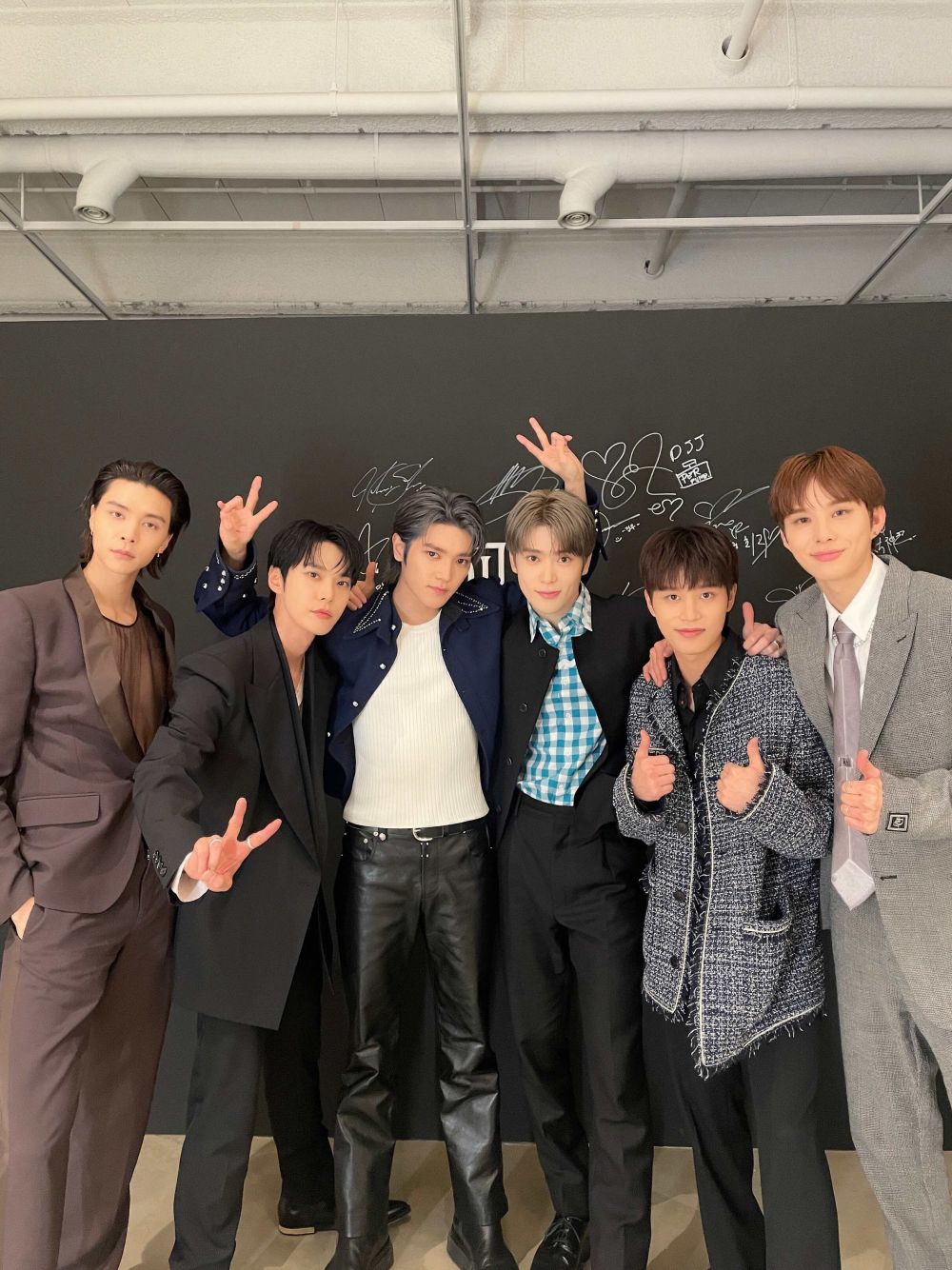 9 Potret Artis Datang ke NCT DOJAEJUNG Debut Launch Show