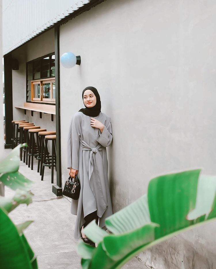Anggun, Ini 9 Rekomendasi OOTD Dress ala Dinda Hauw untuk Lebaran