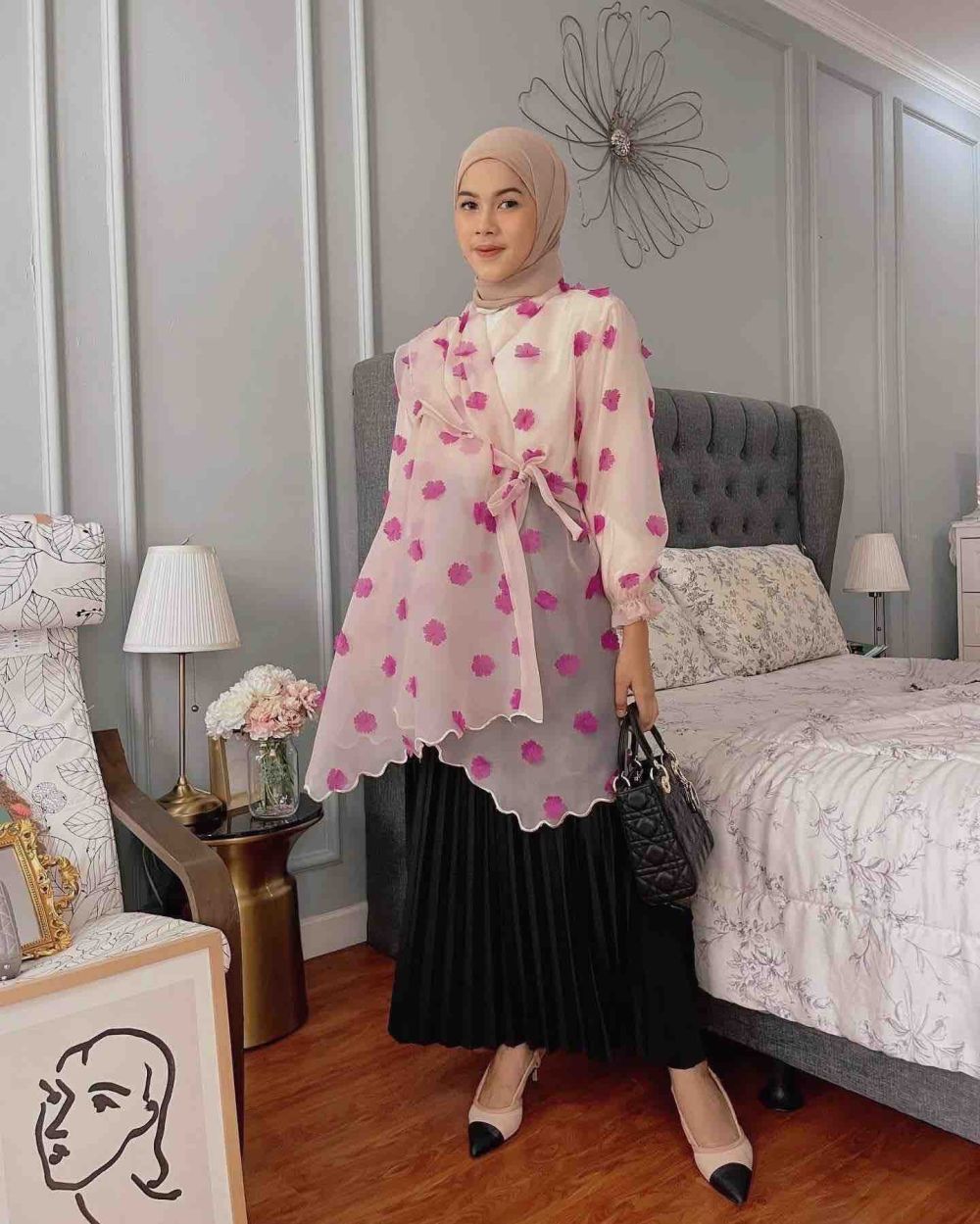 9 Ide Outfit ala Hijabers untuk Buka Bersama, Tampil Kasual Stylish!